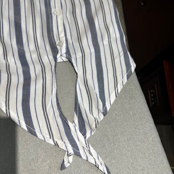 Closet Clearance Grey and White Button Down Long Sleeve Tie waist Shirt - Picture 3 of 11